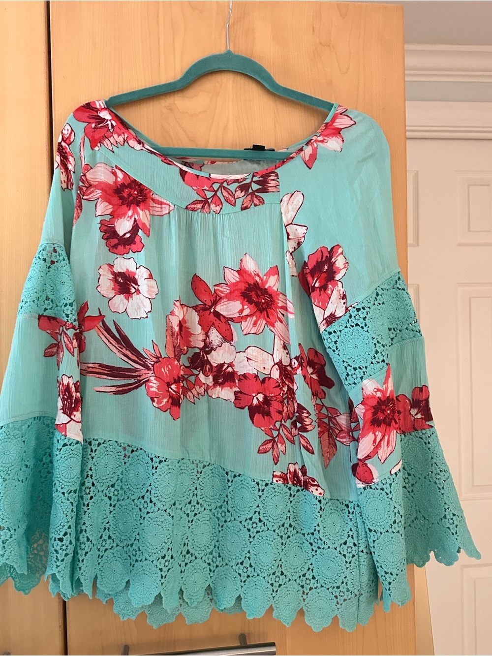 Cruise wear? Floral Crochet-Trim blouse Turquoise with Pink Floral never worn
